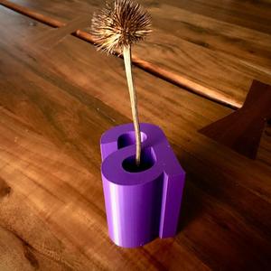 Helvetica A Vase