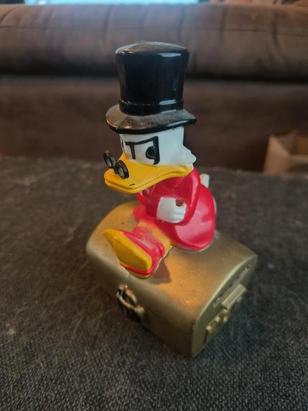 Scrooge McDuck / Roope Ankka piggybank cane and eyeglasses