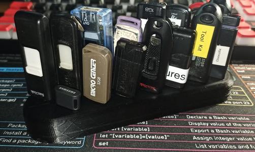 USB Flash Drive Holder/Organizer