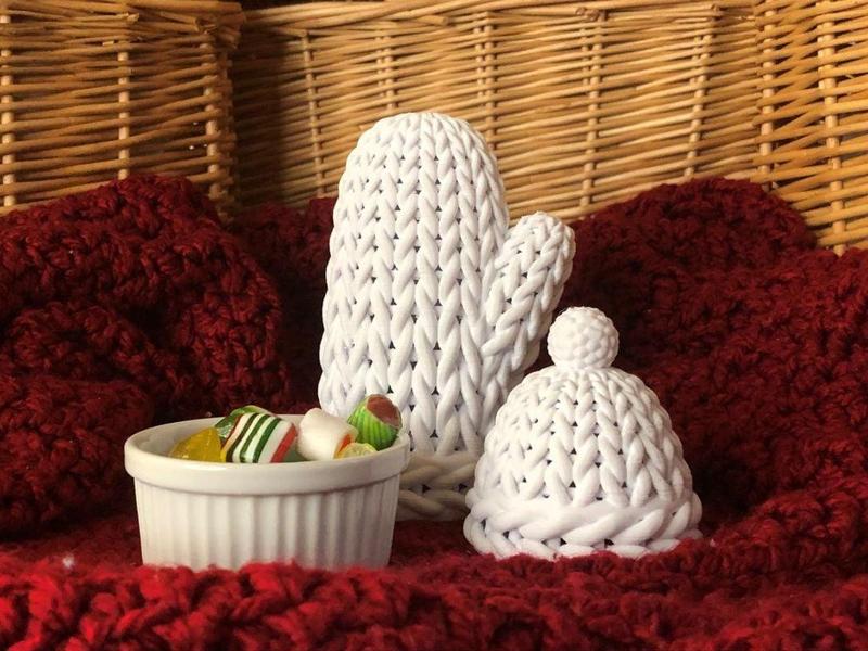 Knitted Toque and Mittens