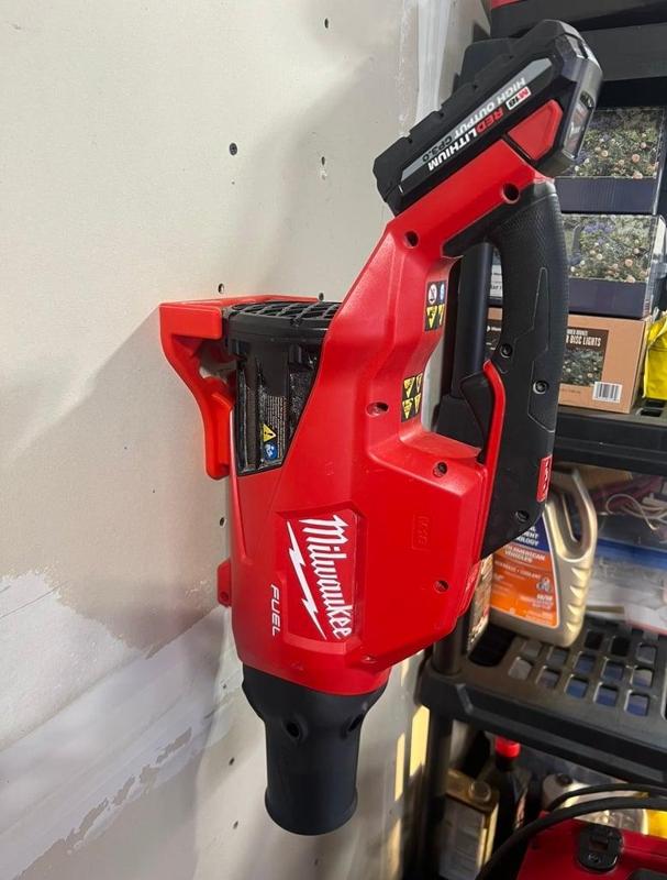 Milwaukee M18 FUEL blower wall mount