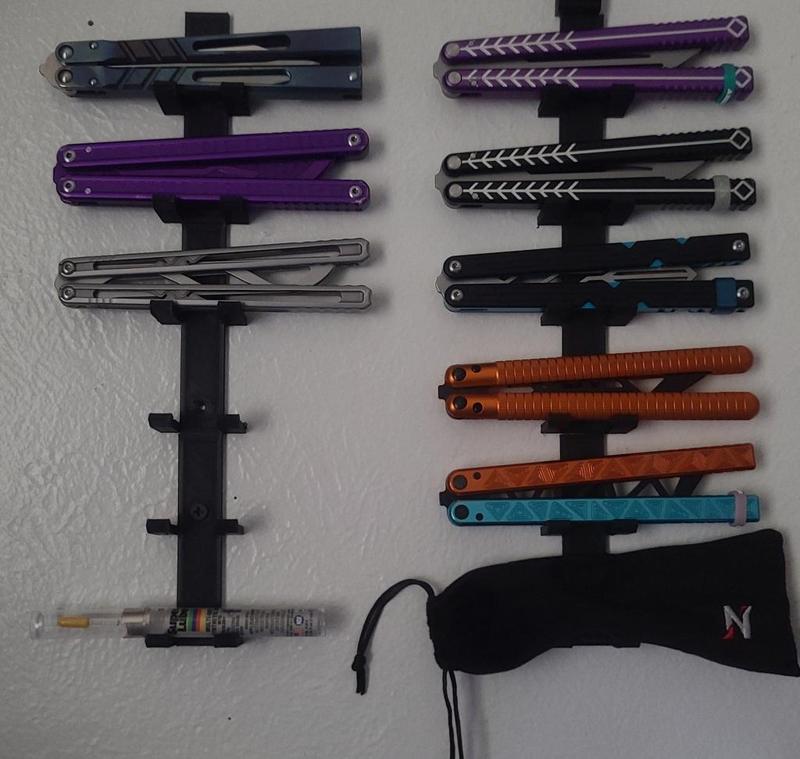 Balisong (butterfly knife) wall mount