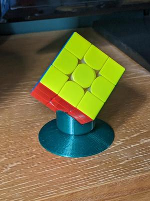 Rubick's Cube spinning stand 