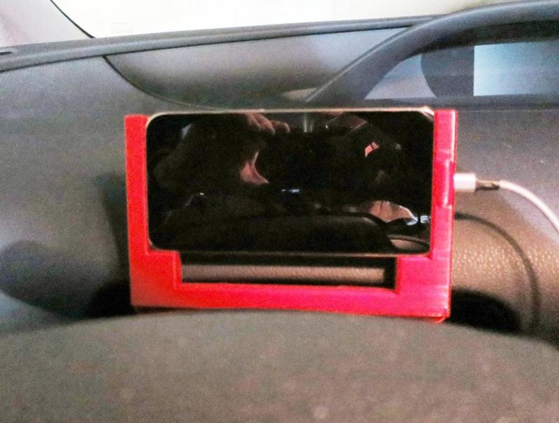 iPhone 13 car mount for Prius