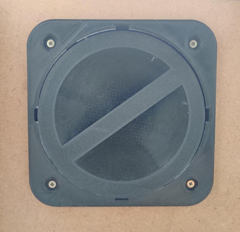 Twist-lock hose plug