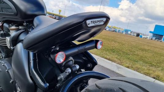 Triumph Bobber rear custom lights Kellermann 3in1