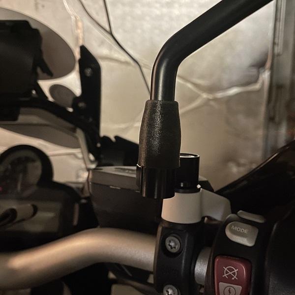 BMW GS cache fixation rétroviseur