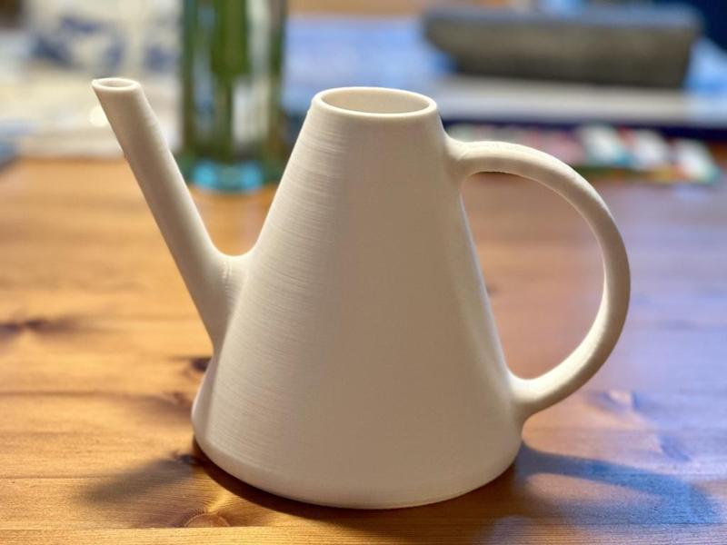 simple wateringcan holds 1 liter water