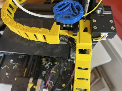 Centre Chain Holder with Filament Sensor, for Bretware Approved eSUN Ender 3 Chain Setup