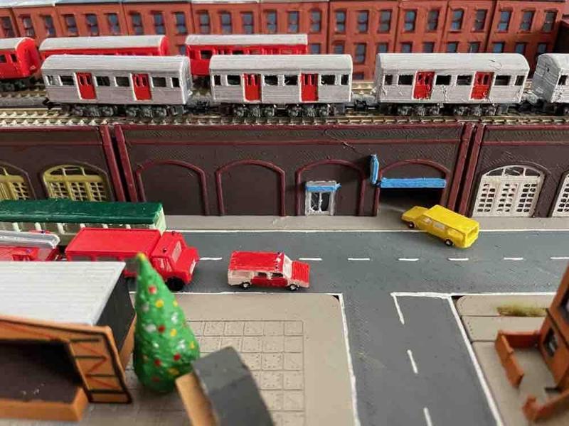 Elevated railway track 4 - arcades with underground car park (z-scale)