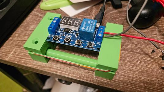 PCB holder with rubber band   