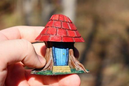 Tree stump house with smaller base