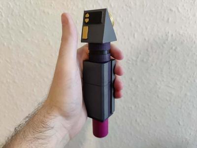 Star Trek TNG/DS9/VOY Era Hypospray with magnetic interchangeable bottles