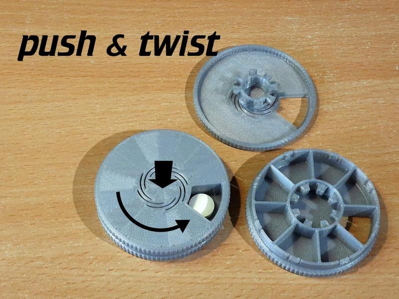 pill box with compliant twist lock (7 days)