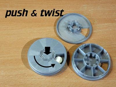 pill box with compliant twist lock (7 days)