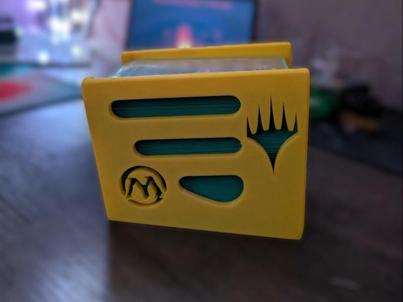 Magic: The Gathering Deck Holder 100 Sleeved Cards