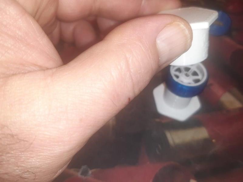 MiniZ Drift Tires Desmounting Aid