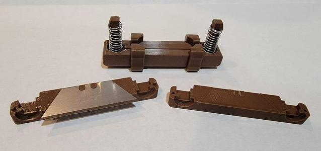 Remix of Pill cutter by MacuBO for ~1 15/16" Utility Razor Blade