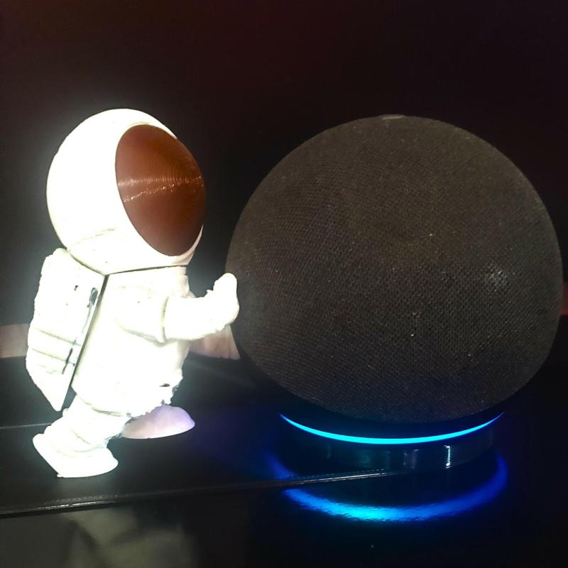 Suporte Alexa Echo Dot 4a e 5a Geração O Astronauta e sua Lua