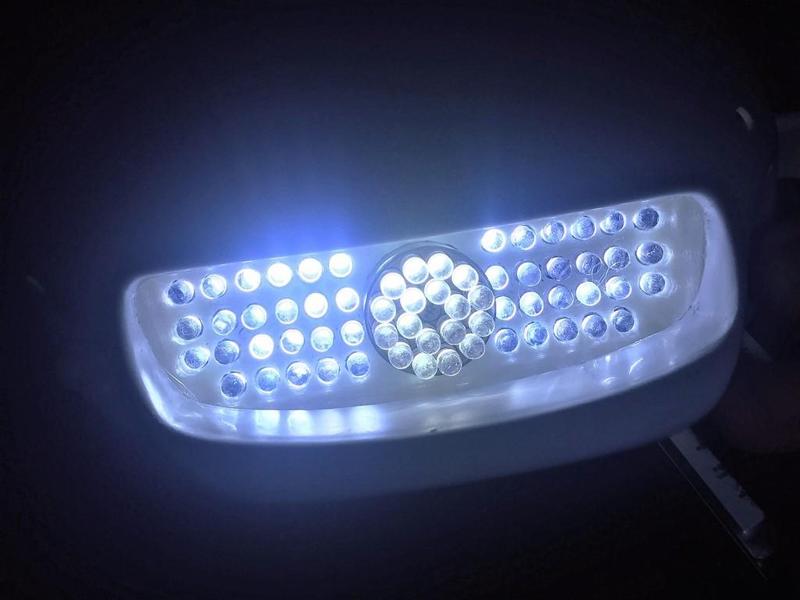 Interieur du phare de la Scorpa SY 250 en LED