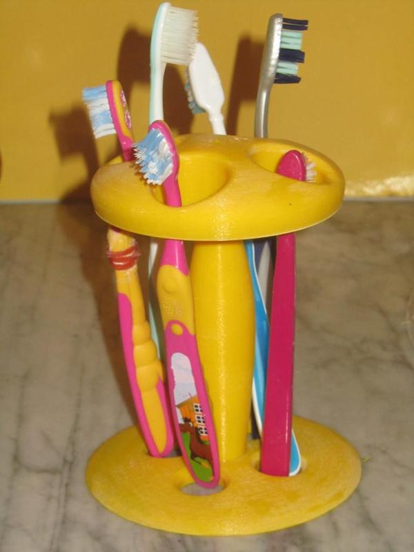 Yet another toothbrush holder