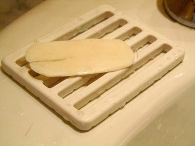 Minimalistic soap stand