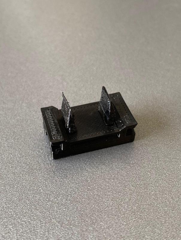 Ascona C headlight retaining clip 90123504