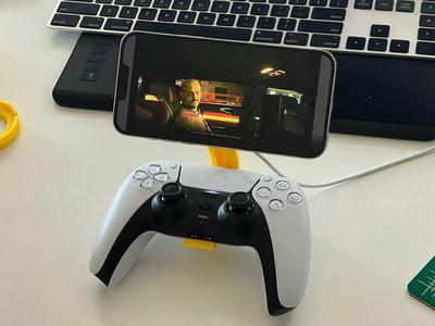 PS5 Controller MagSafe iPhone holder