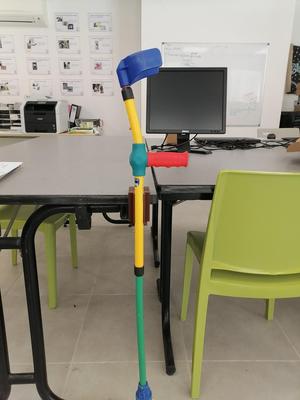 Desk support for crutch - Support béquille bureau