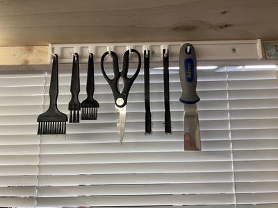 Rail with hooks - flexible