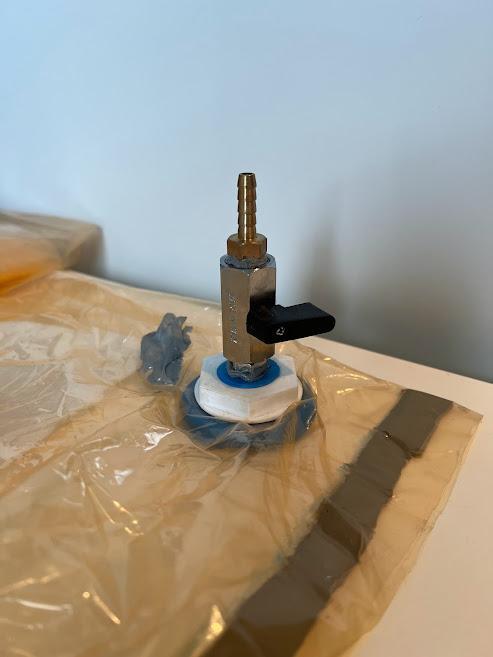 Vaccum bagging connector