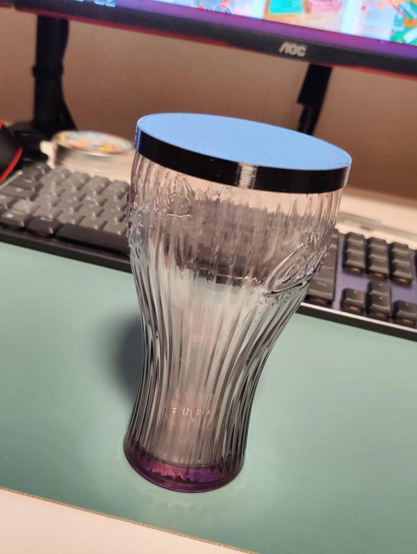 Cola Glas Bee Cover