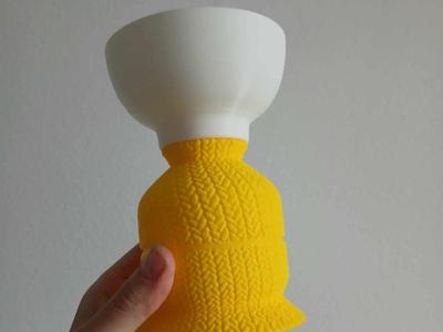 Portable knitted Screw-On Container for Corcelain