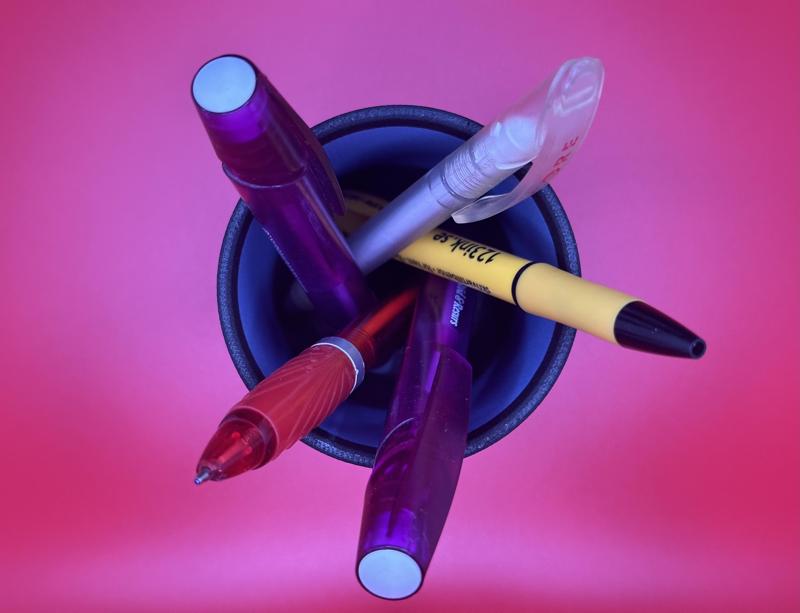 Threaded Illusion Pencil Pot