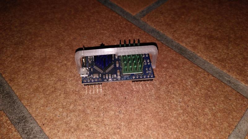 Bracket for fixing Heat Sinks on xESC Motor Controller