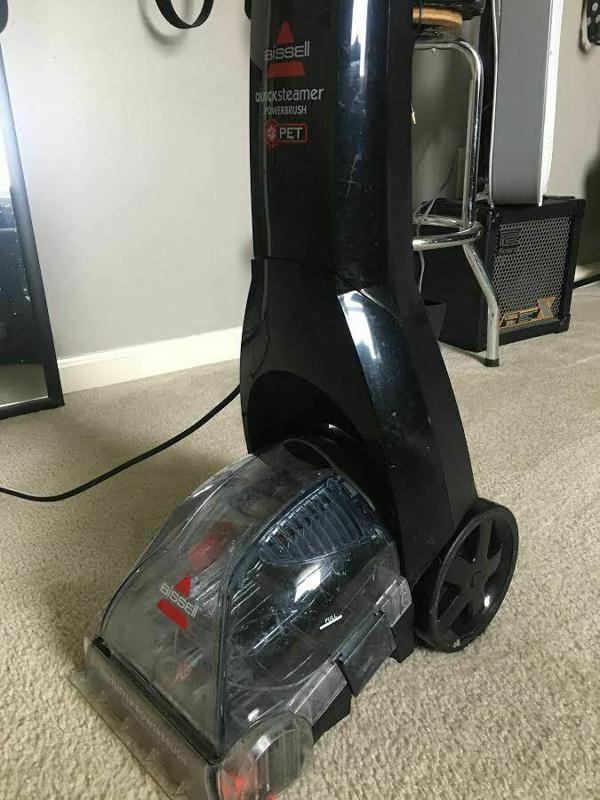 Carpet shampooer clamp/clip