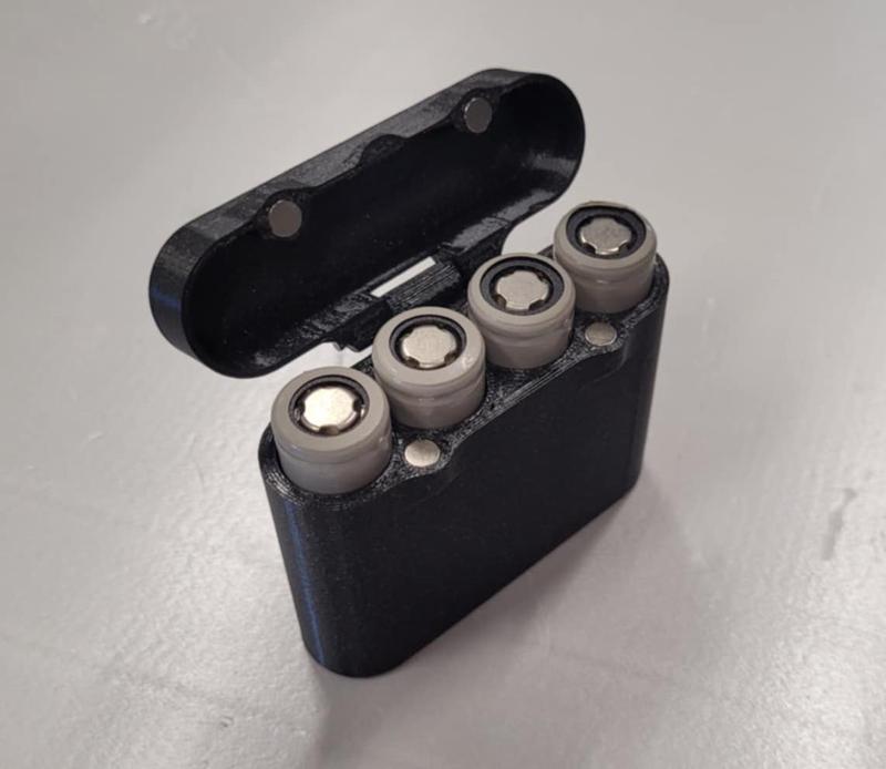 4x 18650 battery case