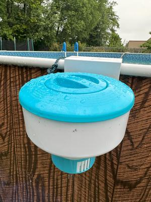 Swimming pool chlorine floater holder