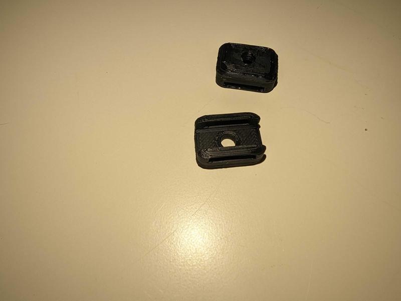 Velcro or Ziptie clip (for cable organization)