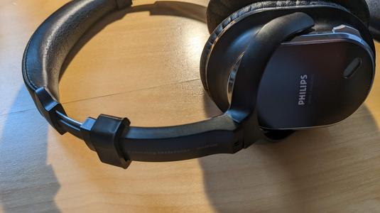 Phillips SHN9500 headphone clip