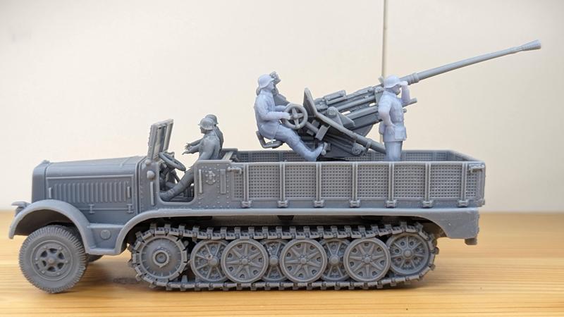 Half-track Sd.Kfz.7/2 - 3.7cm Flak37 + Crewmen (Germany, WW2)
