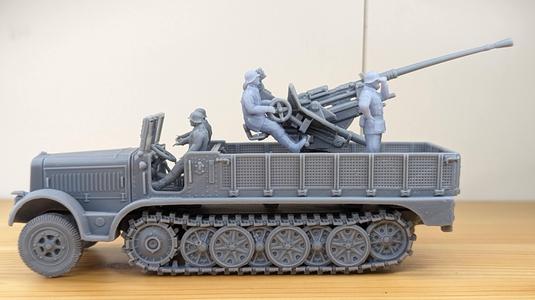 Half-track Sd.Kfz.7/2 - 3.7cm Flak37 + Crewmen (Germany, WW2)