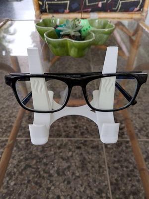 Lens Stand 👓