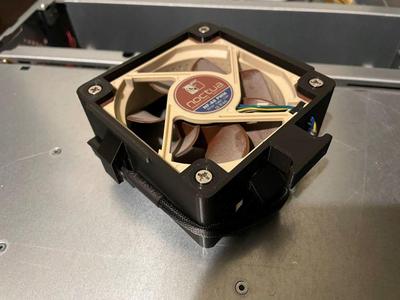 SuperMicro CSE 846 fan hotswap holder FAN-0127L4