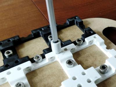 Platform and magnet placement aid for the UC2 microscope