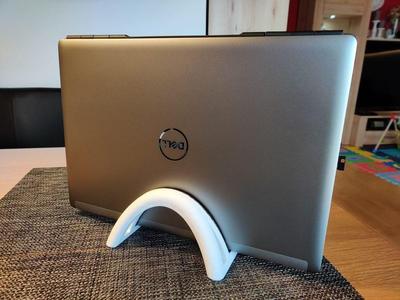 Laptop vertical stand