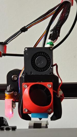 Fan turbolence deflector