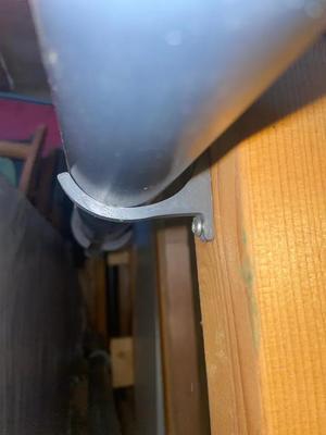 pool pipe holder -- support de tuyau de piscine   