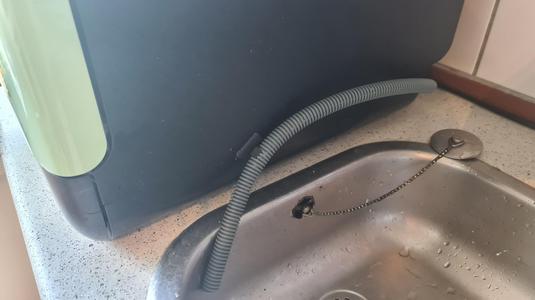 Hose holder for Bob the Dishwasher