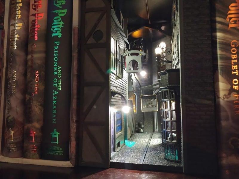 Knockturn Alley Book Nook, but Smaller